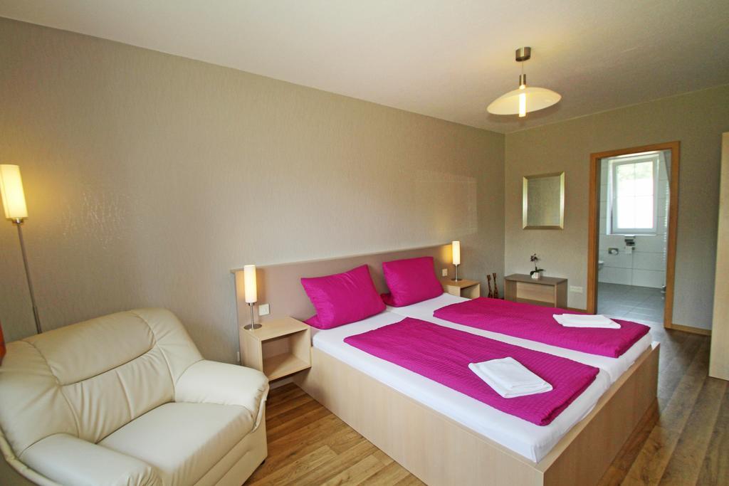 Gasthaus & Pension Am Kurfuerstendamm Burg  Chambre photo